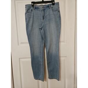 Old Navy Women's Size 14 Straight Leg Light Wash High Rise Denim Jeans Stretchy